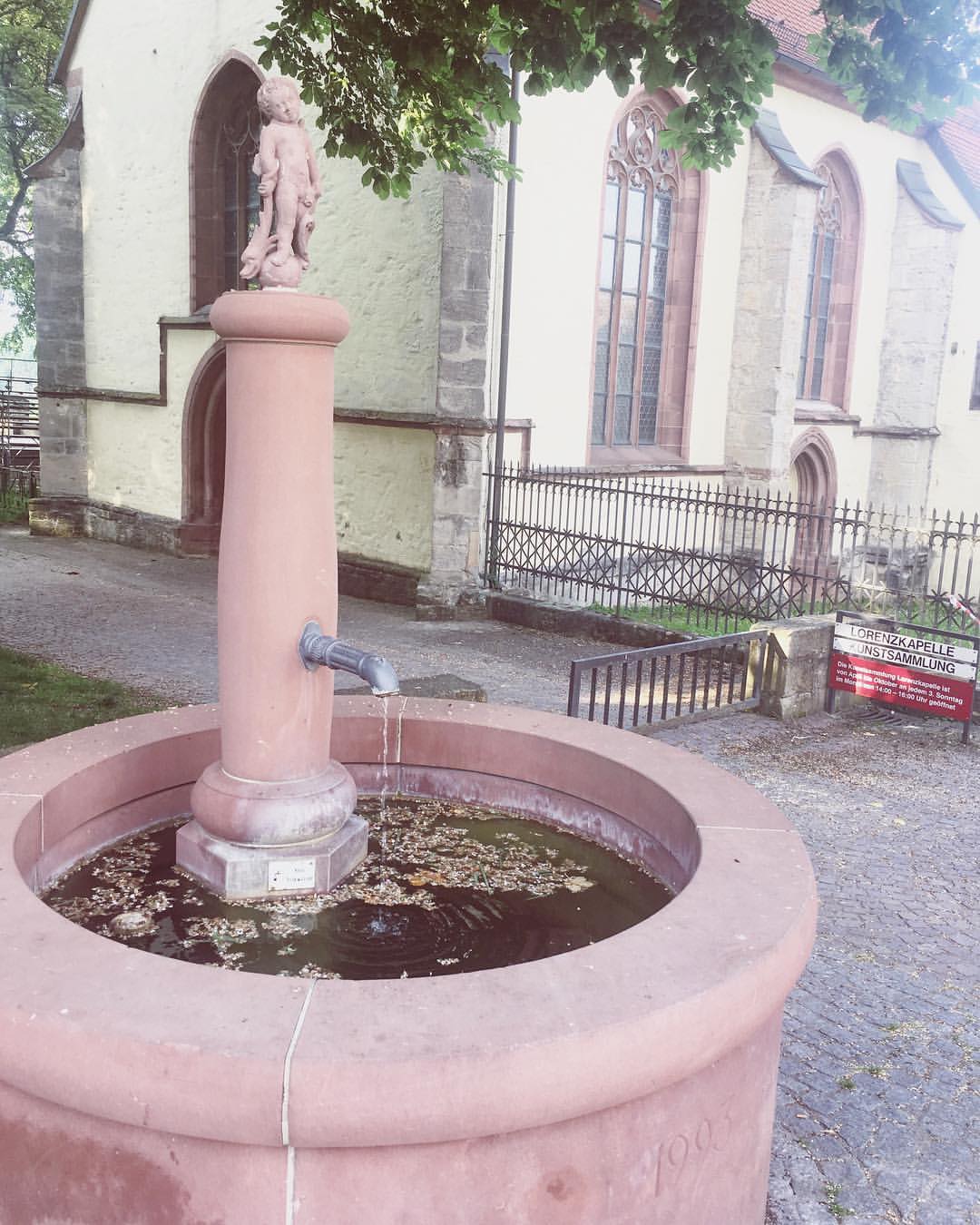 Historischer Brunnen an der Lorenzkapelle im Bockshof von Rottweil